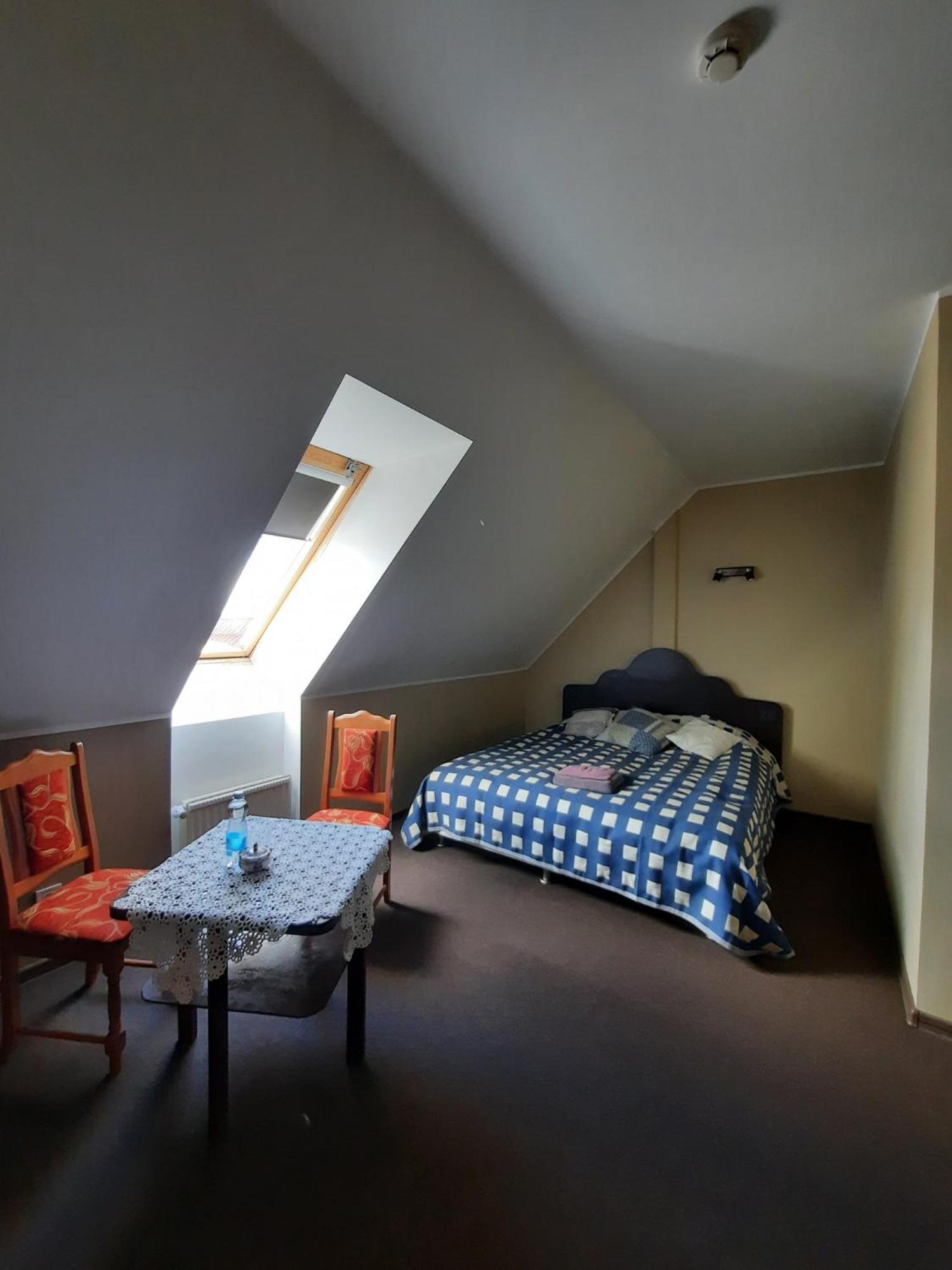 Aiakeskuse Hostel 라크베레 외부 사진
